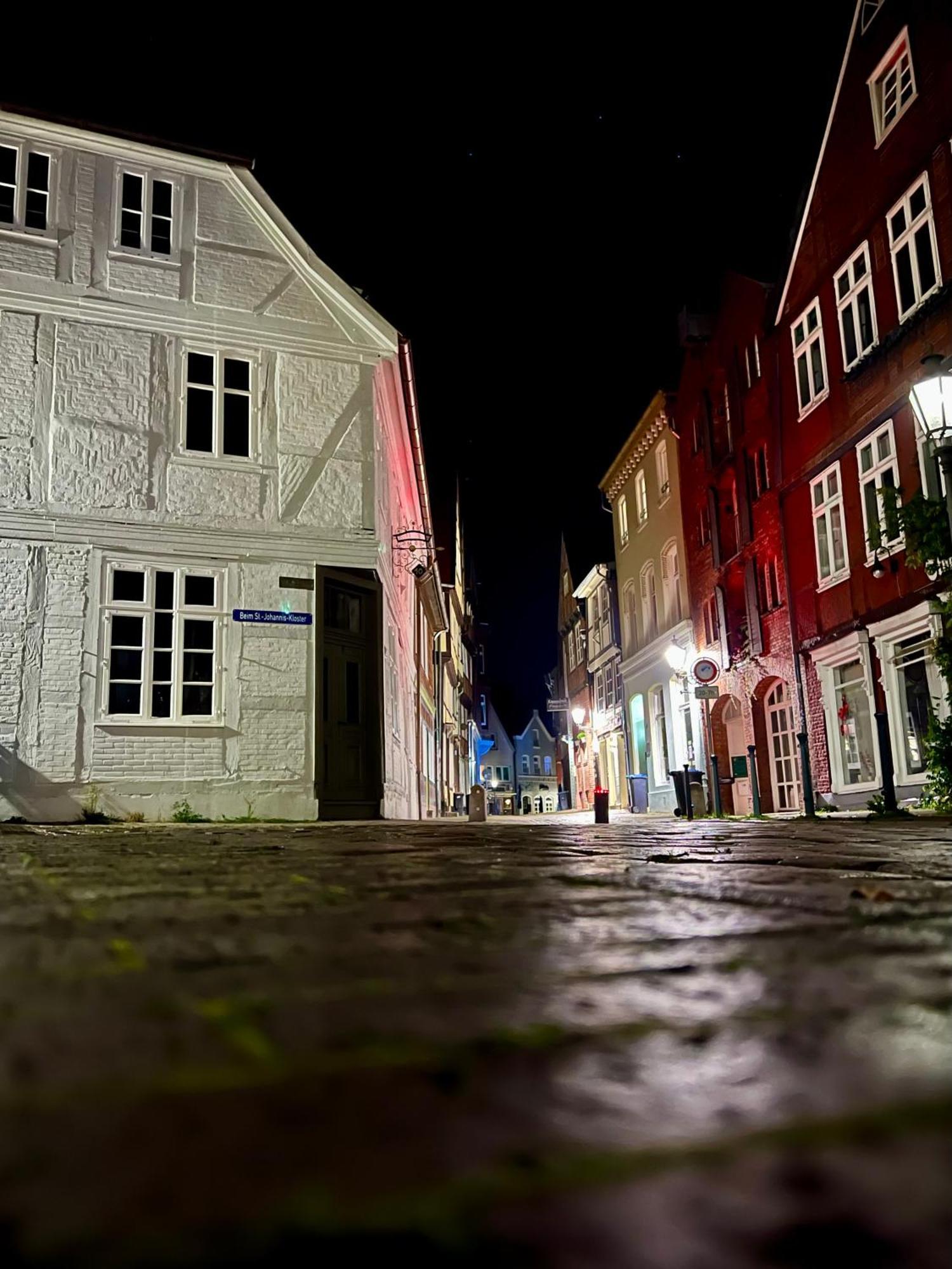 Moderne 2-Zimmer Wohnung! Wlan Und Netflix Inklusive! Zentral Gelegen In Der Historischen Altstadt! Stade Bagian luar foto