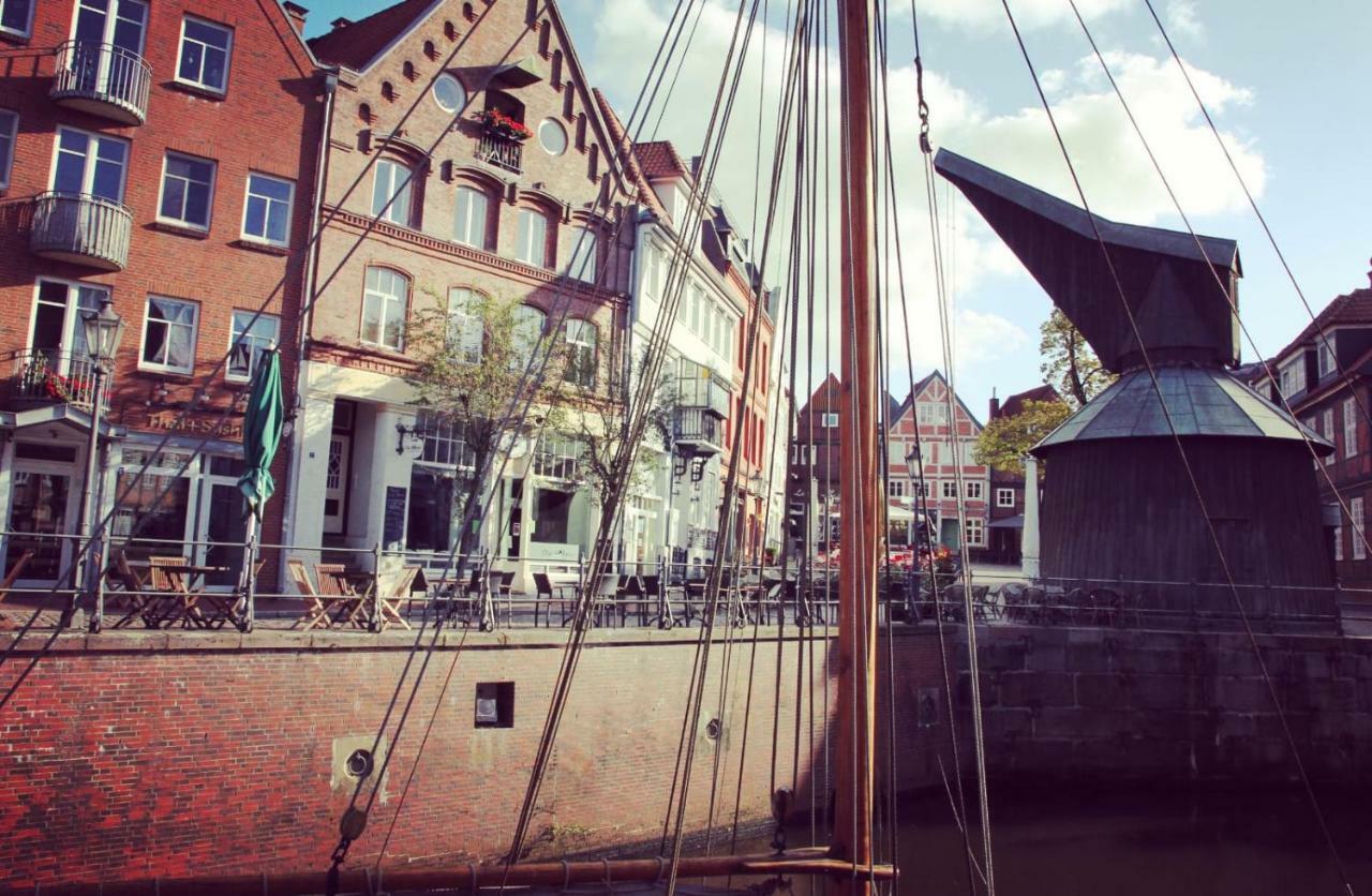 Moderne 2-Zimmer Wohnung! Wlan Und Netflix Inklusive! Zentral Gelegen In Der Historischen Altstadt! Stade Bagian luar foto